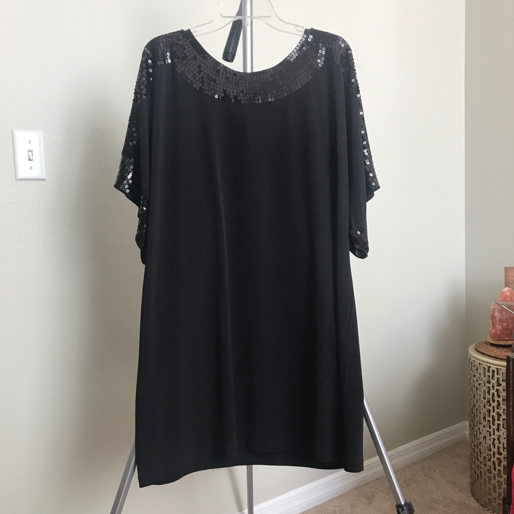 Black loose dress with sequins
